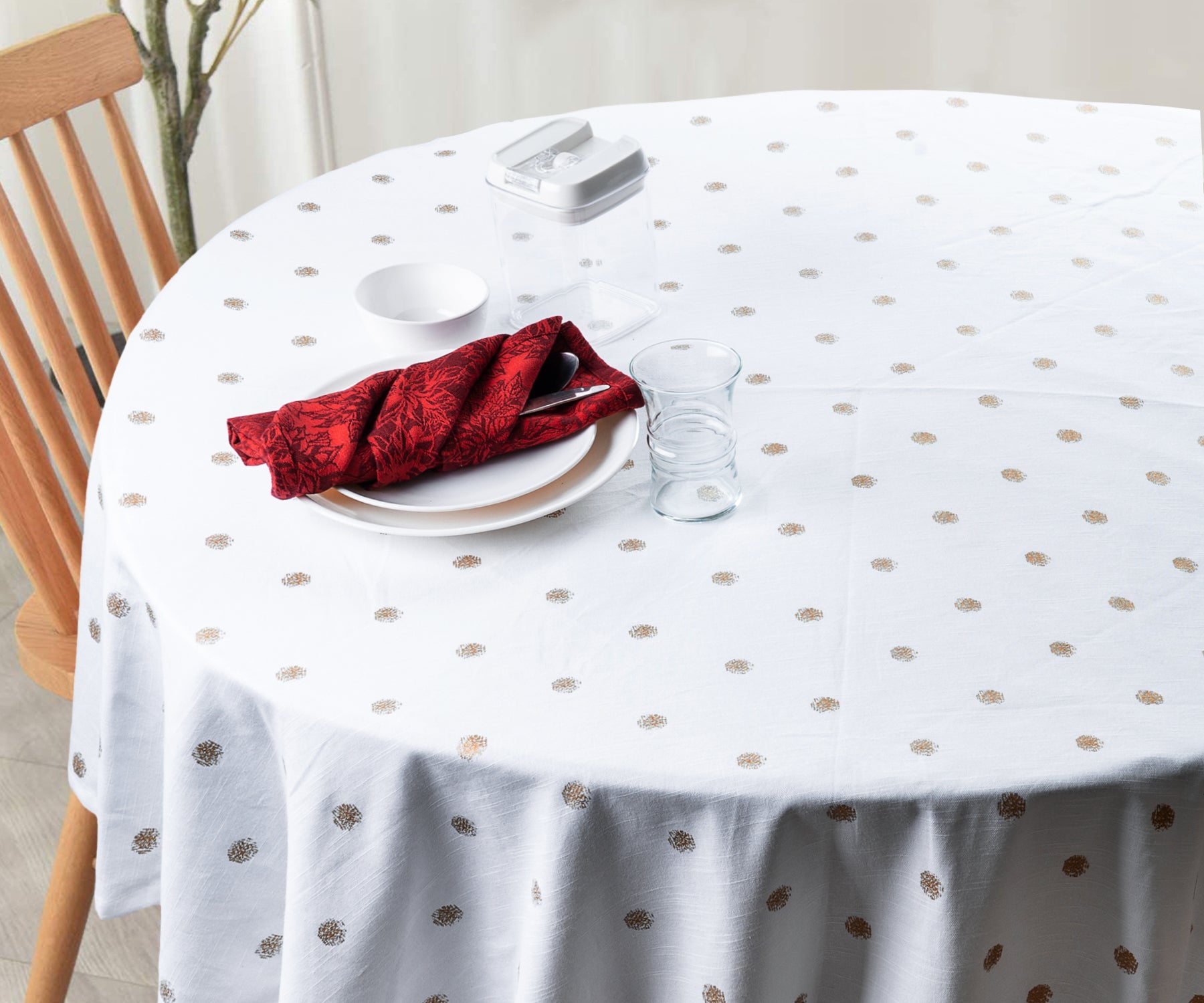 Round cotton tablecloth, perfect for gatherings.