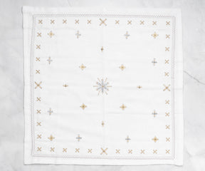 cloth napkins available in convenient packaging options such as bulk packs or individually wrapped for hygiene and ease of use.