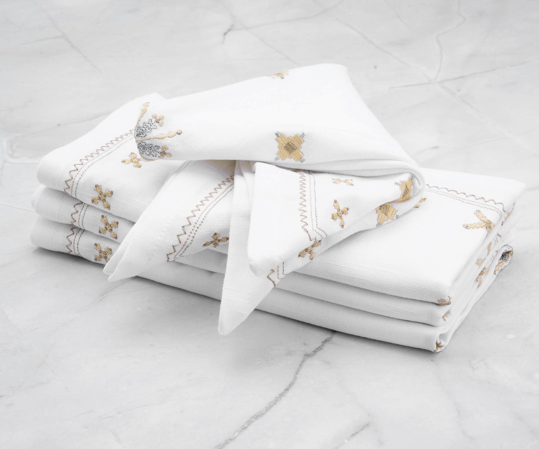 Durable white napkins resist tearing or ripping, even when subjected to heavy use.