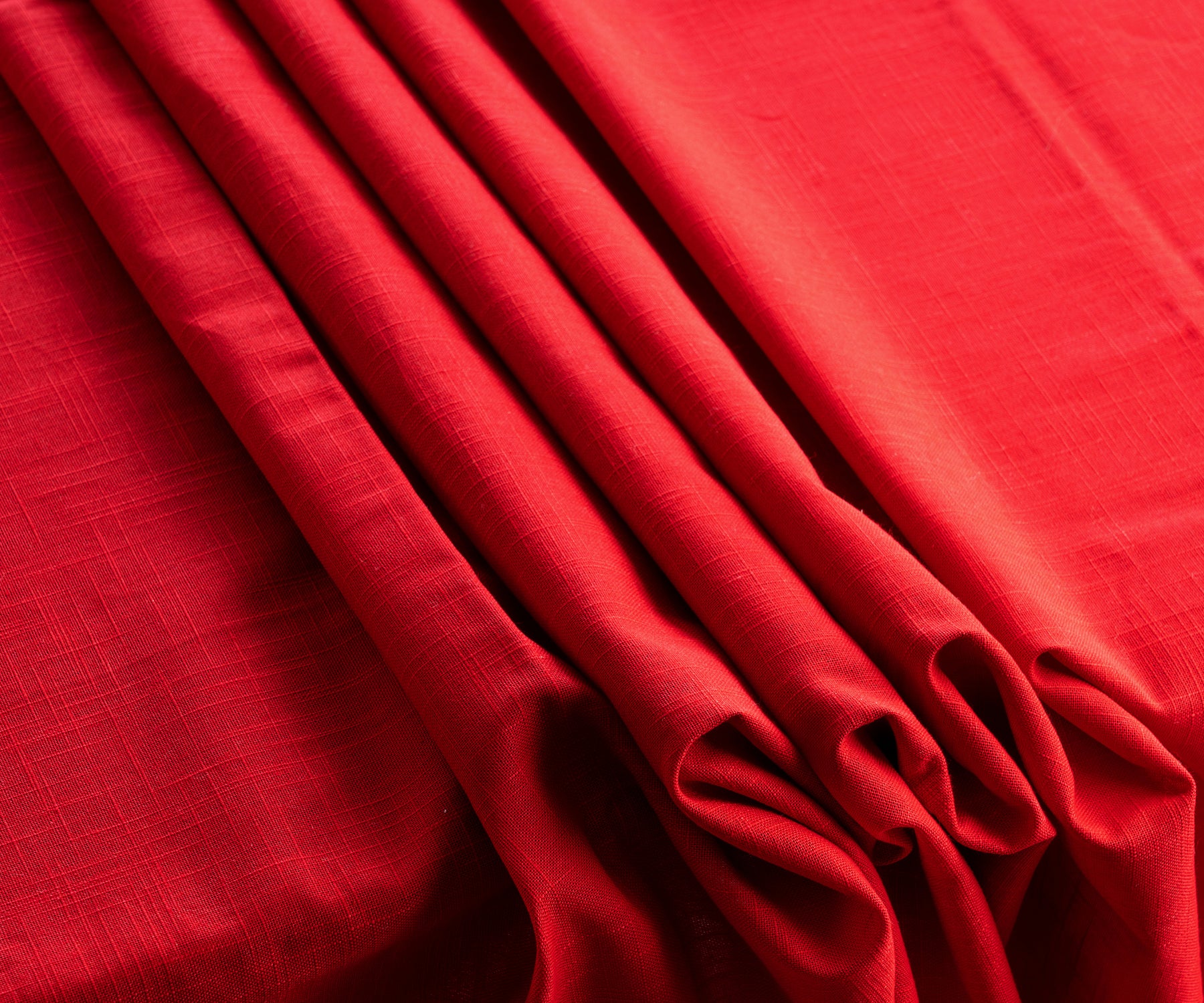 Red tableclothes - Cloth tablecloths with attractive red color with the number of folding features farmhouse tablecloth.