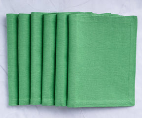 Revamp your table with green fabric placemats, adding charm and protection for a delightful dining experience. Elevate your meals today!