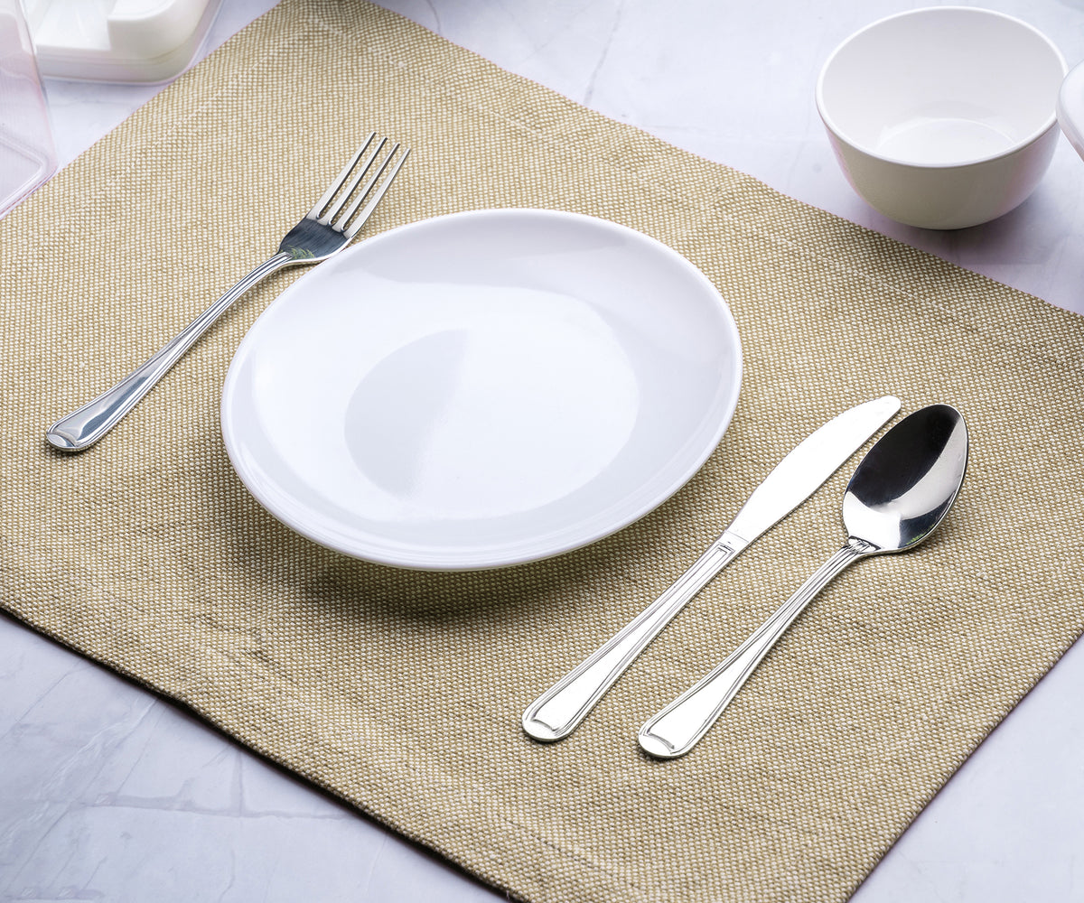 Protect and adorn your dining table with red fabric placemats, adding a touch of elegance to your mealtimes.