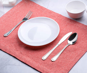 Green fabric placemats: Elevate your dining table with charm and protection, bringing style and practicality to your meals. Enjoy!