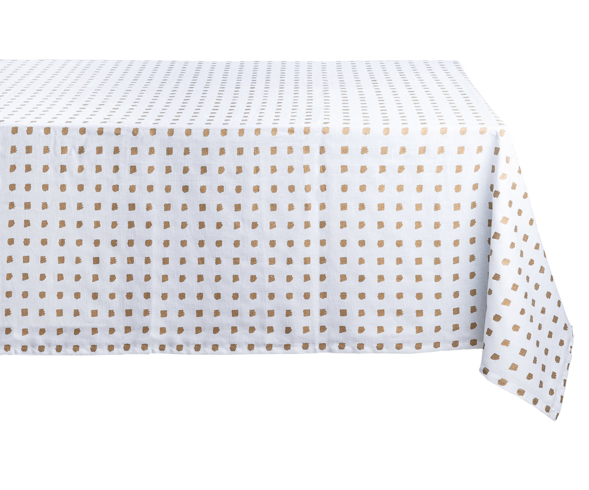Transform your spring gatherings with the beauty of gold rectangle tablecloths, conveniently available in bulk quantities.