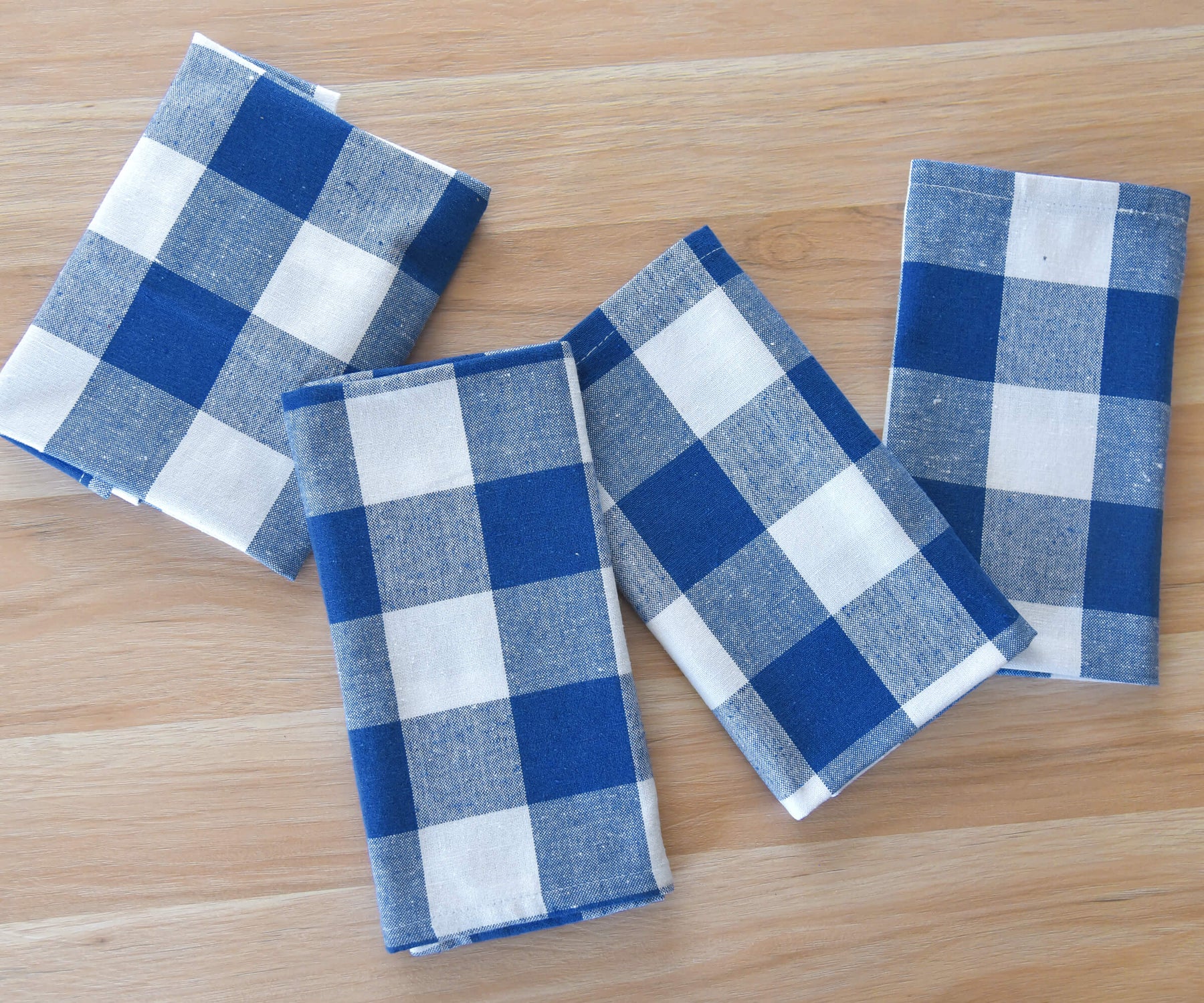 Infuse a serene vibe with blue napkins, enhancing your table decor with a calming color palette.