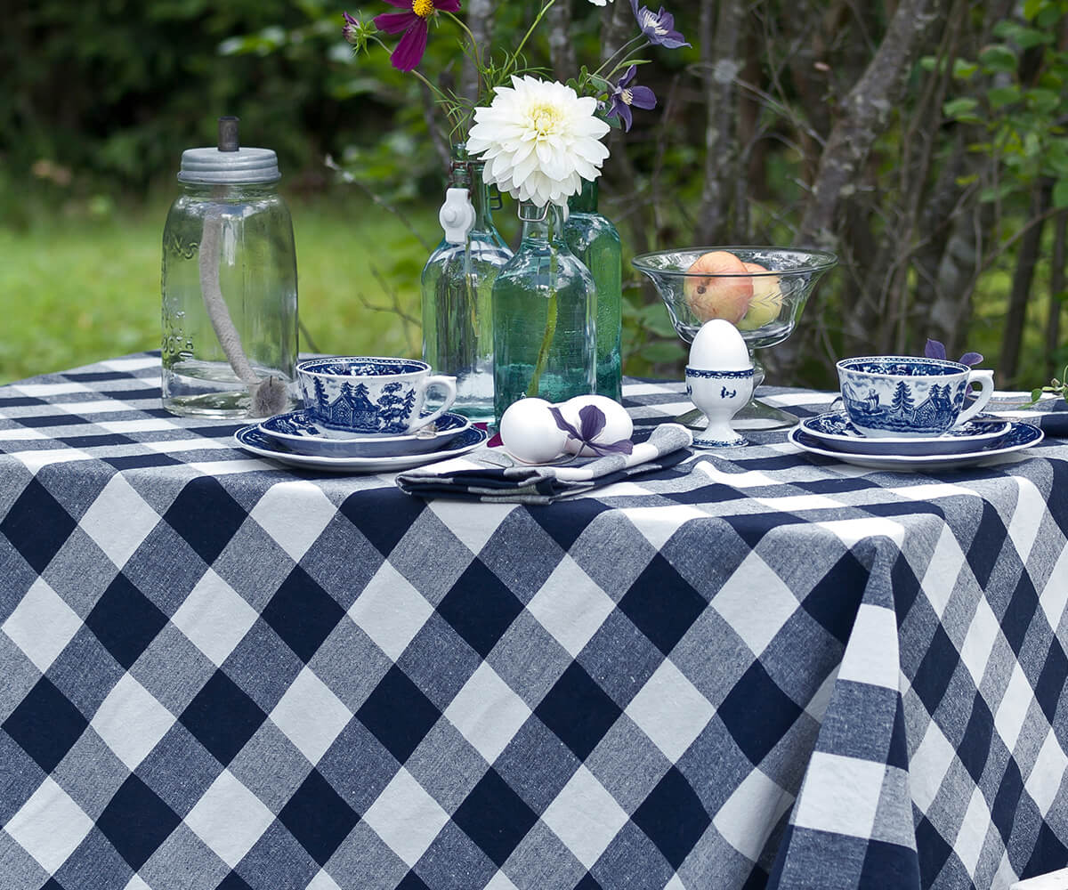 Cloth tablecloths are reusable and eco-friendly, providing a sustainable option for table covering.