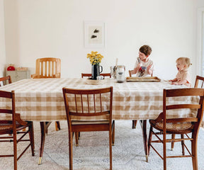 The classic pattern of a checkered tablecloth is perfect for casual events and can evoke a sense of nostalgia, bringing a relaxed atmosphere.