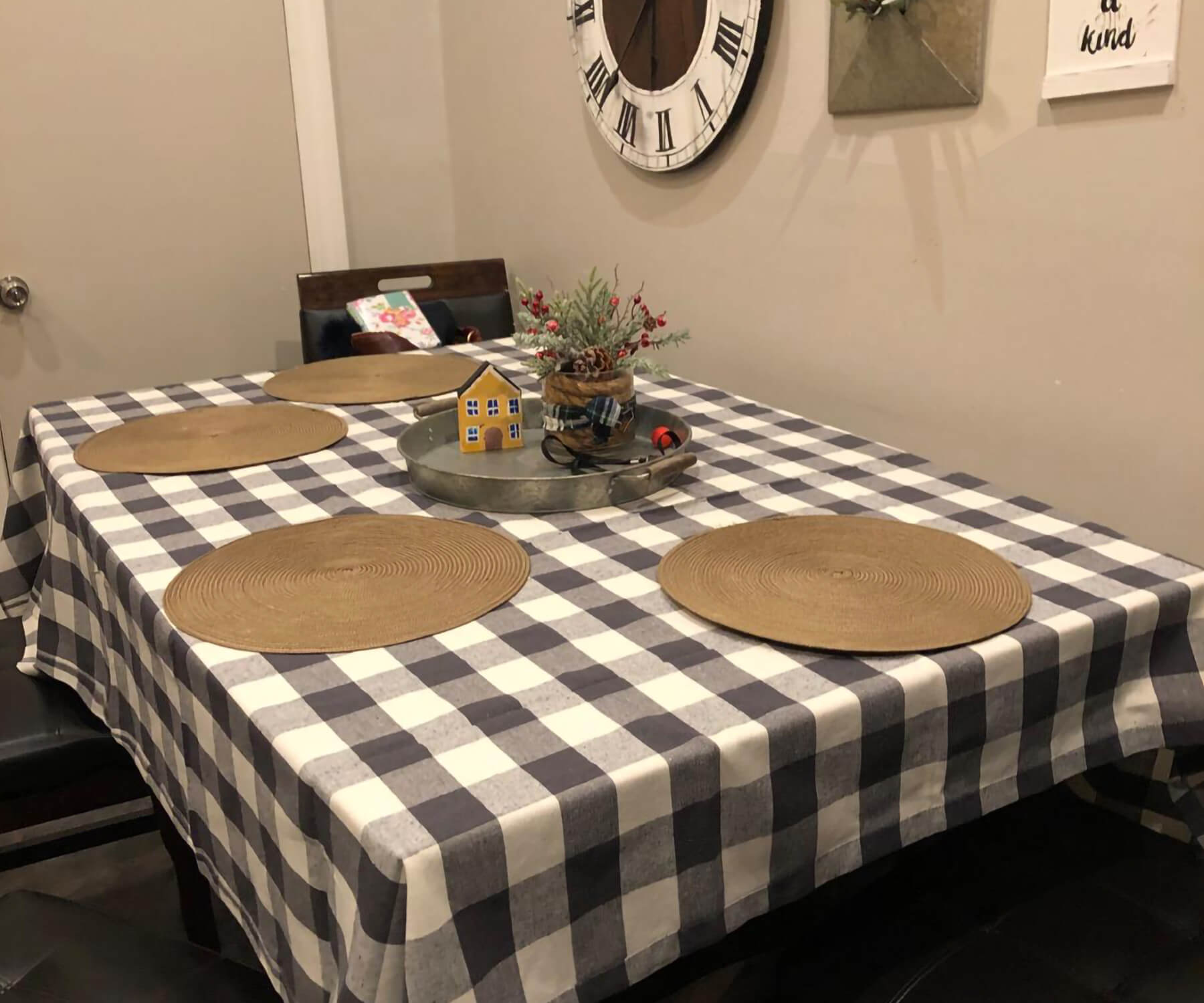 Buffalo plaid tablecloths add a nostalgic touch to picnics, rustic weddings, or any setting where a cozy, vintage feel is desired.