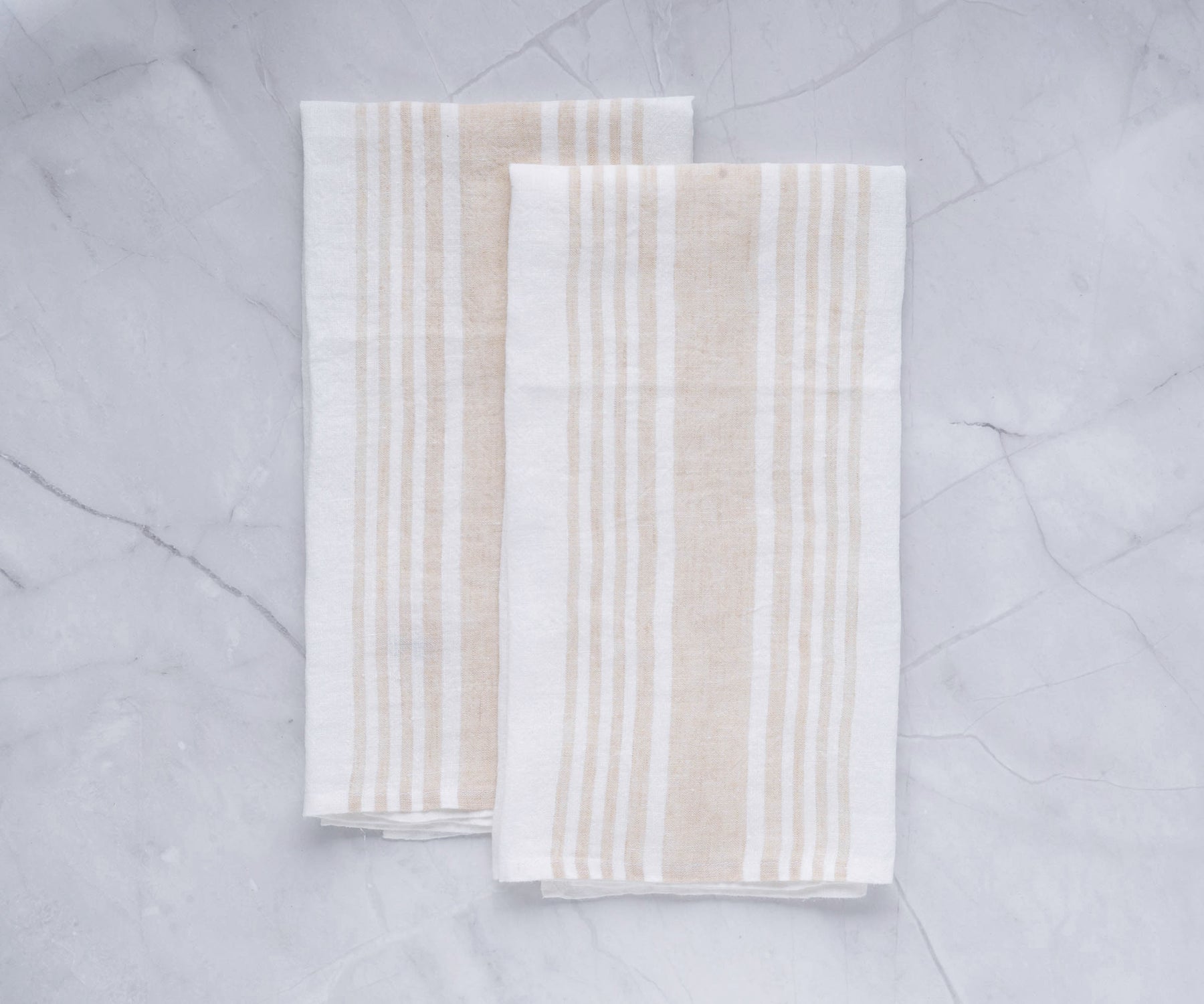 Indulge your kitchen with the refined elegance and versatility of linen kitchen towels and dish towels, an ideal combination of style and functionality.