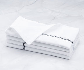white dinner napkins or embroidered linen napkins are suitable for table napkins.