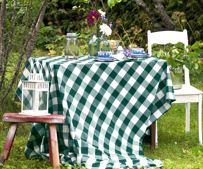 Buying bulk tablecloths is cost-effective for events, providing a consistent look and saving time compared to individual purchases.