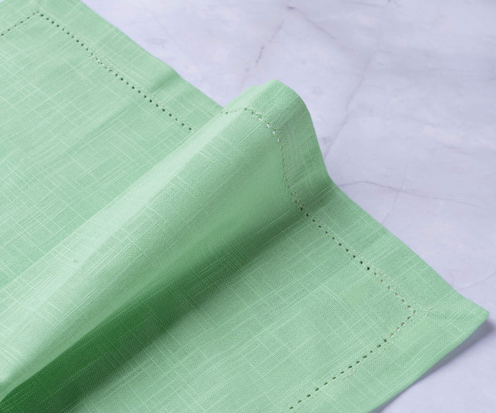 spring napkins cloths with a 1-inch border and small folding and cloth napkins are used as dinner napkins