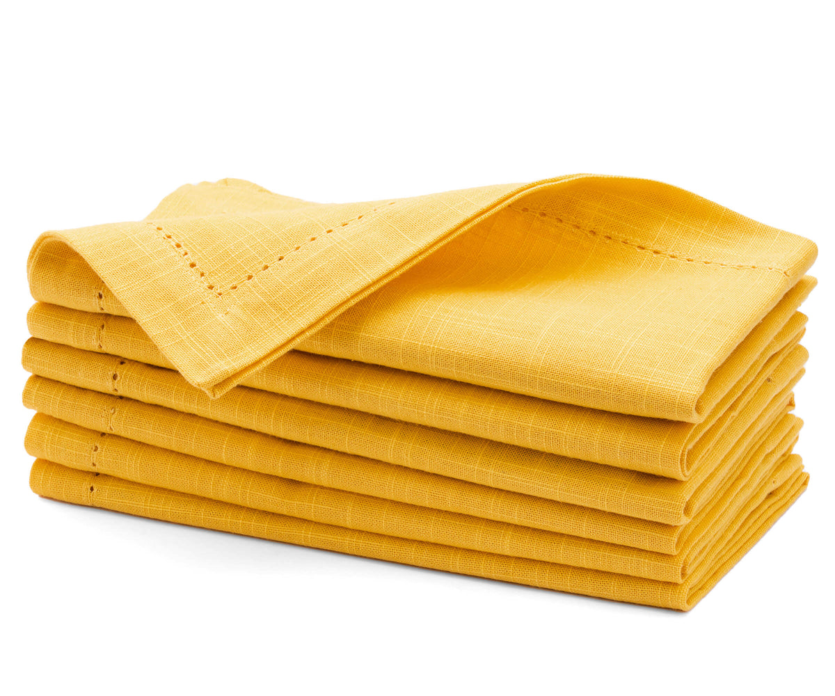 yellow cloth napkins of size 18x18", set of 6 dinner napkins with borders arranged one above another.