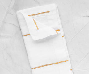 Elevate your dining experience with a diverse selection of dinner napkins, featuring both cloth and folding options, available in white and black variations.