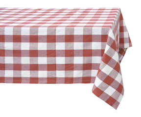 The classic pattern of a checkered tablecloth is perfect for casual events and can evoke a sense of nostalgia, bringing a relaxed atmosphere.