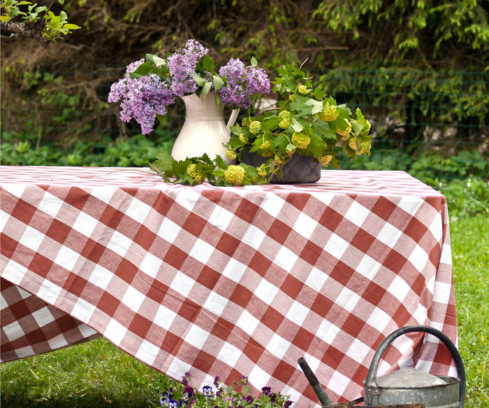 Orange and white tablecloths are designed to withstand the elements, making them ideal for picnics, barbecues, and outdoor gatherings.
