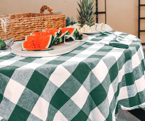 Round tablecloth with a checkered pattern, perfect for outdoor dining